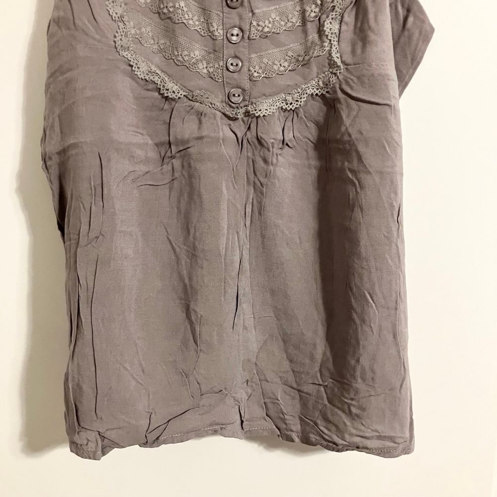 Kirra gray camisole tank top lace-trimmed button detail spaghetti strap Sz M - Picture 4 of 11